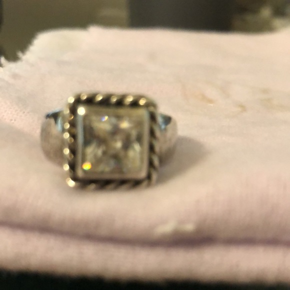 925 Beautiful Ring Size 8 - Picture 4 of 4